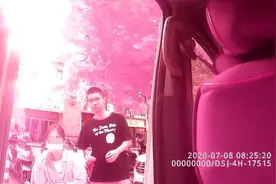 郑州一高考生考前突然头晕、恶心，父母又在外地，幸好他们出现了图片