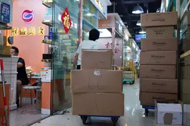 “美妆圣地”华强北：供货全国网红，没100万别想开店图片