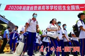 厦门400多名考生参加小语种考试图片