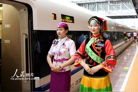 贵州六盘水：安六高铁开通运营图片
