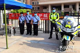 出动全部警车摩托车 石家庄交警全力为高考护航图片
