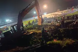 水库突发险情，湖北一县紧急转移2.8万名群众图片