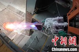星际荣耀可重复使用火箭发动机通过连续变推力长程试车图片