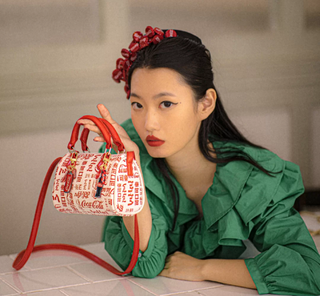 名创优品会闪的身体乳