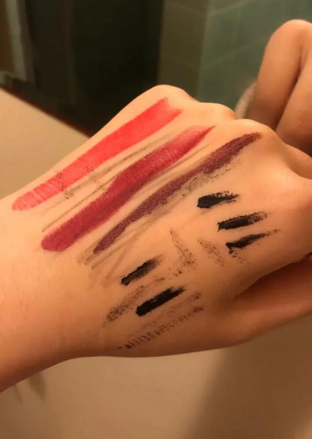 名创优品会闪的身体乳