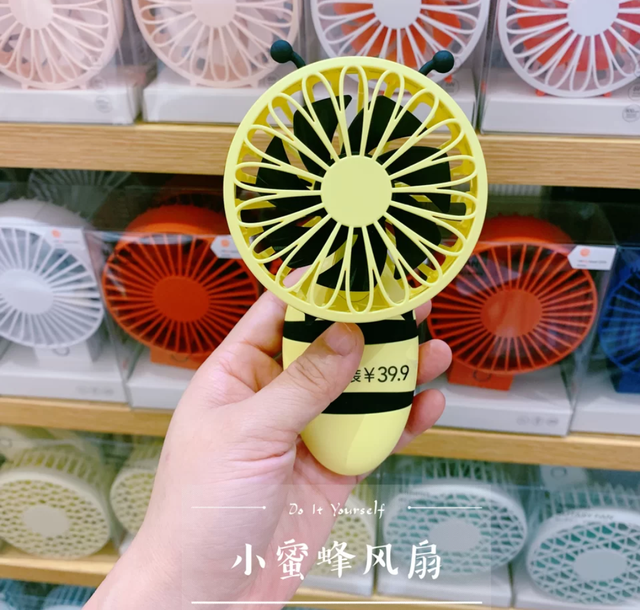 名创优品会闪的身体乳