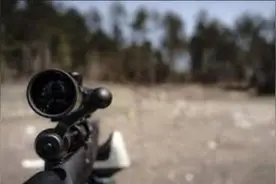 露营时父亲遭枪杀，美国15岁男孩野外生存30小时图片