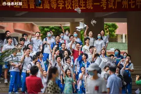 这次，“英语钉子户”李华终于毕业了…图片
