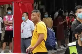 为什么穿旗袍？为什么会哭？贵阳大叔跟拍高考6年：“现在我全理解了”图片