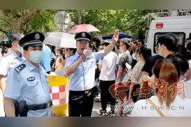 点赞！西安公安高考期间给考生加急办理身份证件50张图片
