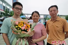 高考结束什么感觉？考生：就想回家好好睡一觉图片