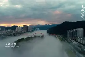 新安江水电站：史上首次，九孔泄洪，震撼图片