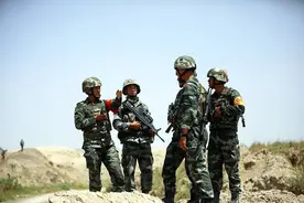 野外驻训，聊聊友邻单位兄弟们“相爱相杀”的日子图片