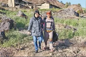 大山深处 有位“老师妈妈”（传承·红色基因 时代风华）图片
