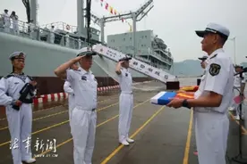 鄱阳湖舰功成退役，航速25节的新一代补给舰——呼伦湖舰来了图片