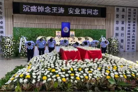 两位英雄，一路走好图片