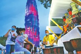 文创市集一夜之间成了郑州商业街区标配 老摊儿新摊儿同集竞“创”图片