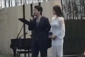 郎朗携妻子吉娜走穴捞金 场地简陋艺术家气质全无图片