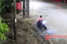 可怕！灵山一女子进公厕遭陌生男子尾随抢劫，还掐脖子咬脸部图片