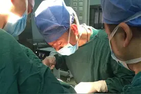 腹痛1个多月，浙江初一女生确诊肠癌！连医生都震惊了！没有家族史怎会得这坏毛病？图片