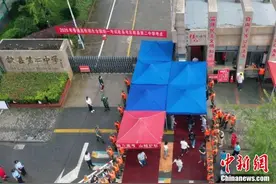 安徽歙县考区高考补考开考 语文数学启用备用卷图片
