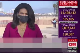 直播时身后出现上厕所女子 女记者机智移动身体挡住不雅画面图片