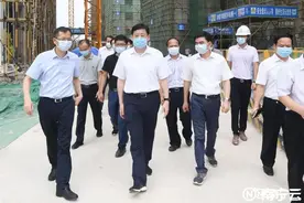 王小东：聚焦短板弱项 下足绣花功夫 确保如期高质量完成脱贫攻坚任务图片