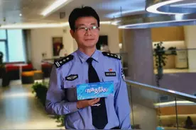 上海高架交警严查“易致乱、易致祸”违法行为图片