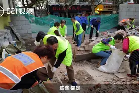 ​垃圾场变身小花园，一砖一石都是大家捐的