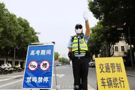 高考第二天的外语考试下午5时结束 这位考生考到了5时36分……图片