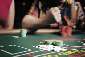 我在澳门做荷官：这行没有年轻人，每天“见证”一夜暴富和倾家荡产图片