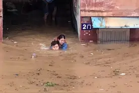 背女孩游泳赶考的退伍海军：没耽误考试很惊喜，想为城管正名图片