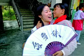 “莎姐姐”的歌与笑，成了大山孩子永远的思念图片
