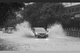 雨季到了，车主开车别大意图片