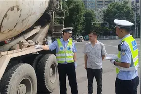 漯河交警严查渣土车商砼车：不装车载雾森系统不准上路图片