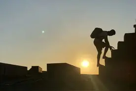 男儿不展风云志，空负凛然八尺躯 文/吴俊超图片