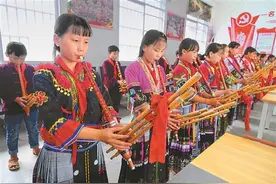 谱写新时代的“赶圩归来｜”隆林各族自治县各族群众携手脱贫奔小康见闻图片