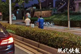 7岁女童离家出走，找到时正悠闲地吃着棒棒糖图片