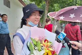 45秒｜“考不好我养你”！妹妹喊话考生姐姐不要紧张图片