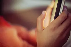 义乌14岁小孩连买三部手机！家长退货无果：这钱该不该退？图片