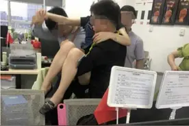 业绩不达标员工被罚吃“死神辣条”，2人被送到医院急救 劳动保障监察大队：展开调查图片