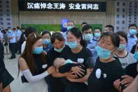 突遭袭击，他们直面挺身留出“生命空间”——追记淮安特警王涛、辅警安业雷图片