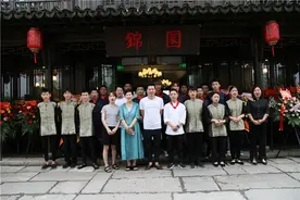 海宁80后男子建筑业跨界做餐饮 2年多开出三家分店图片