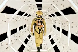 《2001太空漫游》航天服将拍卖 售价达30万美元图片