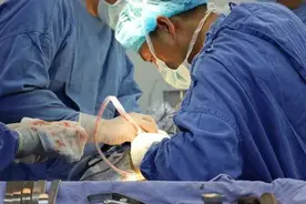 “能够正常站立走路，我等了17年”女司机腰痛到像断裂，一度觉得要瘫痪图片