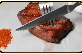 牛排的顶配，我在这根30多厘米的战斧里品到了图片