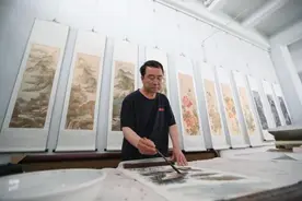 巧手织出泥金纸织画图片