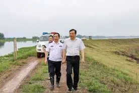 【防汛突击战】胡知荣赴津市监狱督导防汛工作图片