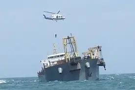 广东海上货轮12人获救现场：风达7级浪高3米，船身进水倾斜图片