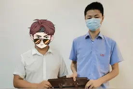 男孩受伤头部流血，深圳的哥冲红灯送其就医，不收车费图片
